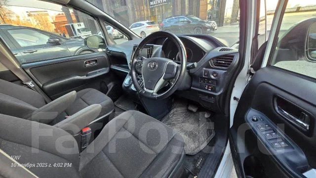 Toyota Voxy. ��������, ��������, 2.0 (152��.�.), ������, 126 000����. �� ����