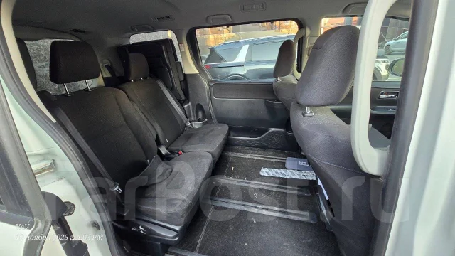 Toyota Voxy. ��������, ��������, 2.0 (152��.�.), ������, 126 000����. �� ����