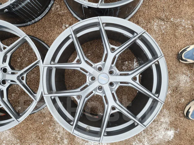Vossen HF-5. 10.0/12.0x22", 5x112, ET20/22, �� 66,6���. ����