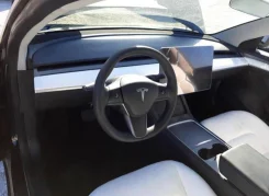 Tesla Model 3 ����