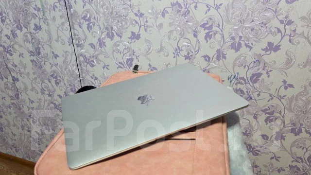 Apple MacBook Air 13 2020. 13.3", 60����, ��� 8 ��, ���� 256���, WiFi: 1, Bluetooth: 1, ����������� �� 10��. ����