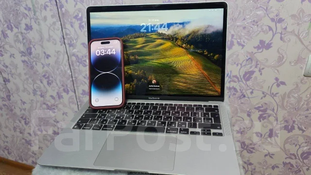 Apple MacBook Air 13 2020. 13.3", 60����, ��� 8 ��, ���� 256���, WiFi: 1, Bluetooth: 1, ����������� �� 10��. ����