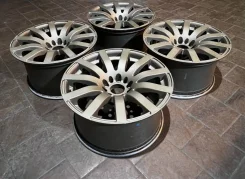 URAS. 9.0x17", 5x114.3, ET30 ����