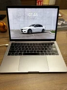 Apple MacBook Pro 13. 13", 2,4����, ��� 8 ��, ���� 256���, WiFi: 1, Bluetooth: 1, ����������� �� 8��. ����