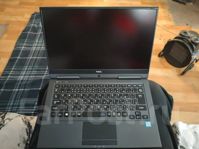 NEC. 13", 2,5����, ��� 8 ��, ���� 500���, WiFi: 1, Bluetooth: 1, ����������� �� 6��. ����