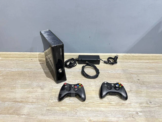 Microsoft Xbox 360 Slim ����