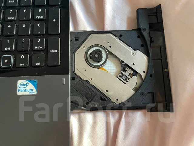Samsung 300E5A. 15.6", WiFi: 1, Bluetooth: 1, ����������� �� 2��. ����