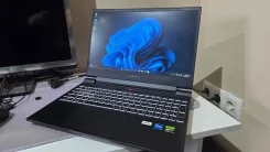 Hasee. 15.6", 144����, ��� 16 ��, ���� 512���, WiFi: 1, Bluetooth: 1, ����������� �� 2��. ����