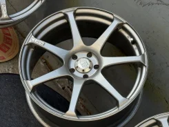 AVS Model T7. 7.5x18", 5x100, ET50 ����
