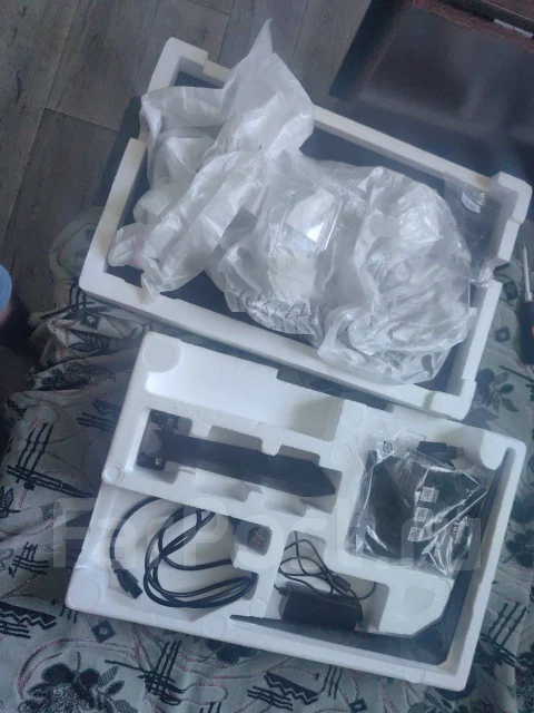 MSI. 32" ����