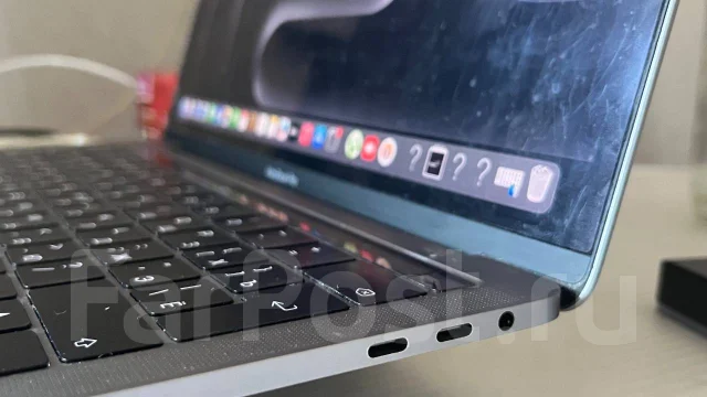 Apple MacBook Pro 13 2019 Mid. 13.3", 2,4����, ��� 8 ��, ���� 256���, WiFi: 1, Bluetooth: 1, ����������� �� 4��. ����
