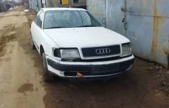 Audi 100 ����