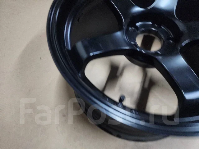 Advan Racing GT. 10.0x18", 5x114.3, ET35 ����