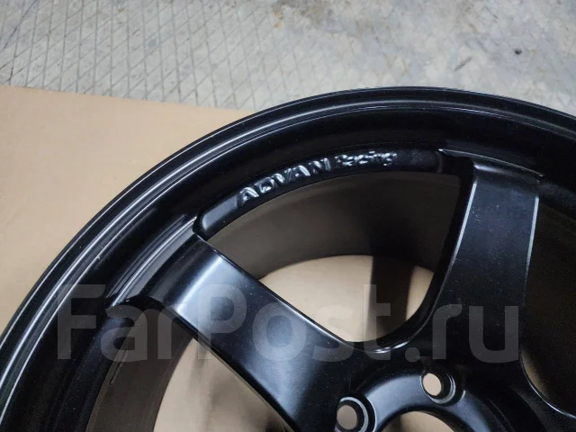 Advan Racing GT. 10.0x18", 5x114.3, ET35 ����