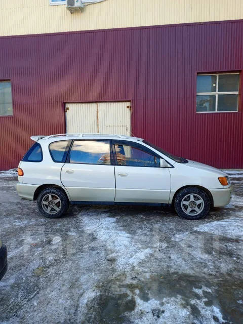 Toyota Ipsum. �������, ��������, 2.0 (135��.�.), ������, 250����. �� ����
