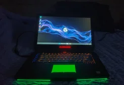 Dell Alienware 17 R2. 17.3", 3,5����, ��� 16 ��, ���� 1 000���, WiFi: 1, Bluetooth: 1 ����