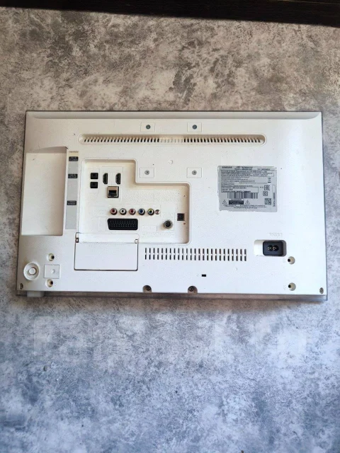 Samsung UE22H5610. LED ����