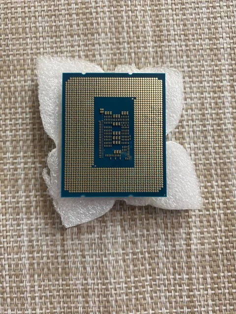 Intel Core i3-12100F ����