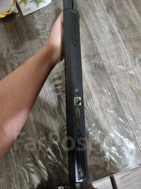 Hasee. 16.4", 240����, ��� 16 ��, ���� 1 400���, WiFi: 1, Bluetooth: 1, ����������� �� 3��. ����