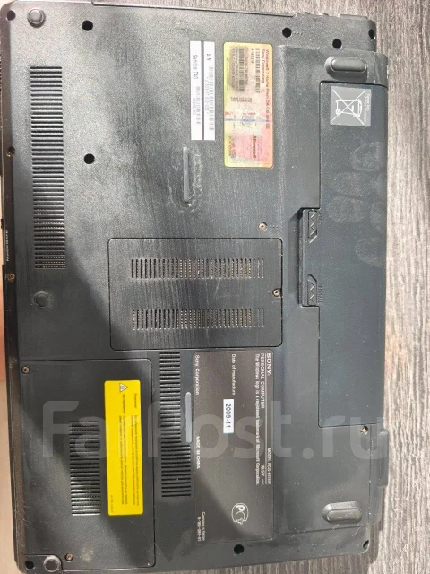 Sony VAIO. 14", 2,2����, ��� 4 ��, ���� 320���, WiFi: 1, Bluetooth: 1, ����������� �� 4��. ����