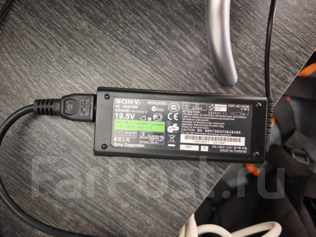 Sony VAIO. 14", 2,2����, ��� 4 ��, ���� 320���, WiFi: 1, Bluetooth: 1, ����������� �� 4��. ����