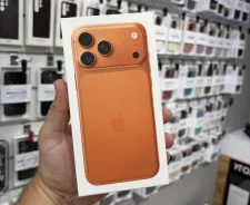 Apple iPhone 17 Pro Max. �����, 1 �� ����