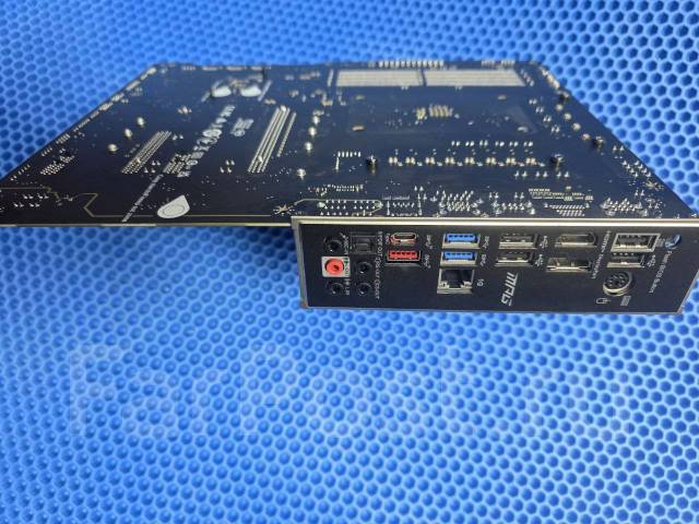AMD B550 ����