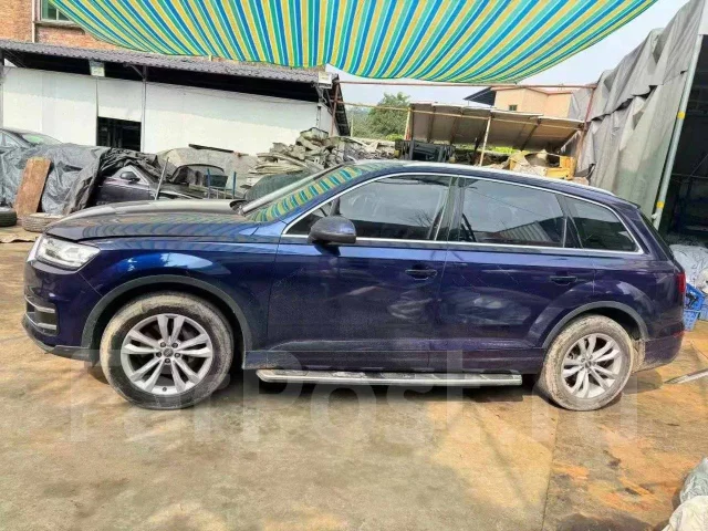 Audi Q7. 4M ����