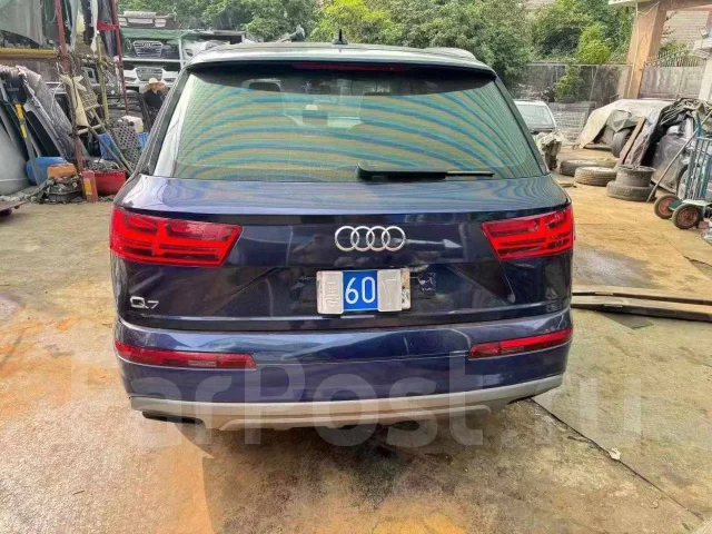 Audi Q7. 4M ����