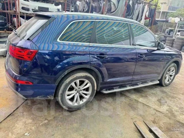 Audi Q7. 4M ����