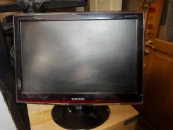 Samsung. 19", ���������� �� (LCD, LED, QLED) ����