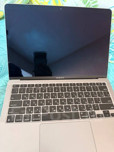 Apple MacBook Air. 13", ��� 8 ��, ���� 256���, WiFi: 1, Bluetooth: 1, ����������� �� 15��. ����