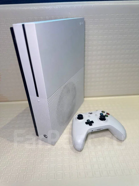 Microsoft Xbox One S ����