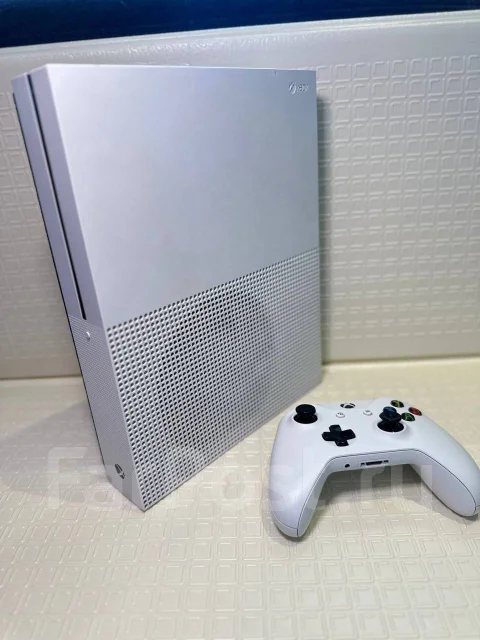 Microsoft Xbox One S ����