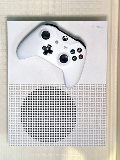 Microsoft Xbox One S ����