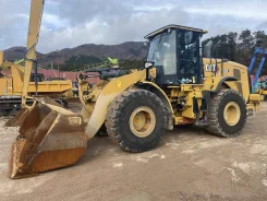 Bobcat E17z. CAT 950M Z ����