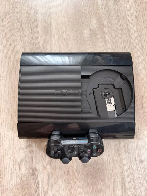 Sony PlayStation 3 Super Slim ����