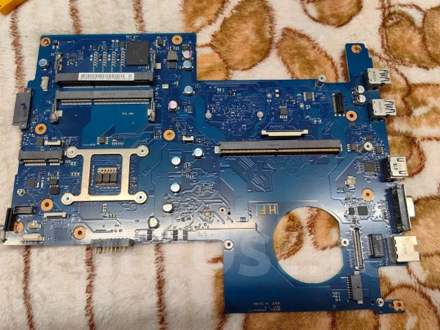 Samsung 700G7C. ��� 16 ��, WiFi: 1, Bluetooth: 1 ����