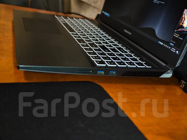 Maibenben X677. 16", 4,7����, ��� 16 ��, ���� 512���, WiFi: 1, Bluetooth: 1, ����������� �� 3��. ����