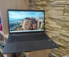 Dell Latitude 3550. 15.6", ��� 16 ��, ���� 512���, WiFi: 1, Bluetooth: 1 ����