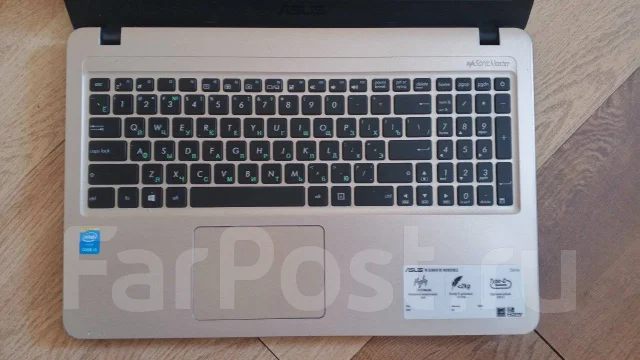Asus VivoBook X540LA. 15.6", 2����, ��� 4 ��, ���� 500���, WiFi: 1, Bluetooth: 1 ����