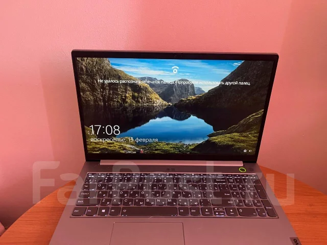 Lenovo. 15.6", 3,8����, ��� 8 ��, ���� 238���, WiFi: 1, Bluetooth: 1, ����������� �� 7��. ����