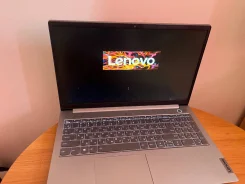 Lenovo. 15.6", 3,8����, ��� 8 ��, ���� 238���, WiFi: 1, Bluetooth: 1, ����������� �� 7��. ����