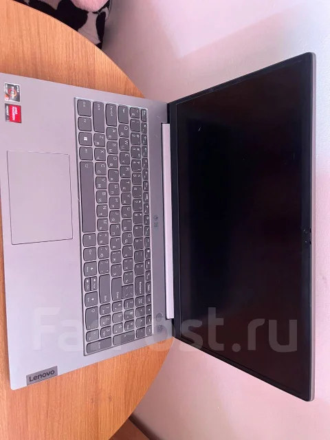 Lenovo. 15.6", 3,8����, ��� 8 ��, ���� 238���, WiFi: 1, Bluetooth: 1, ����������� �� 7��. ����