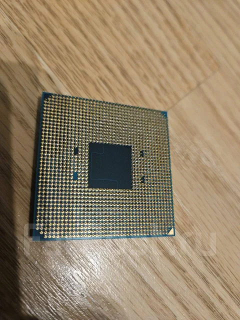 AMD Ryzen 3 2200G ����