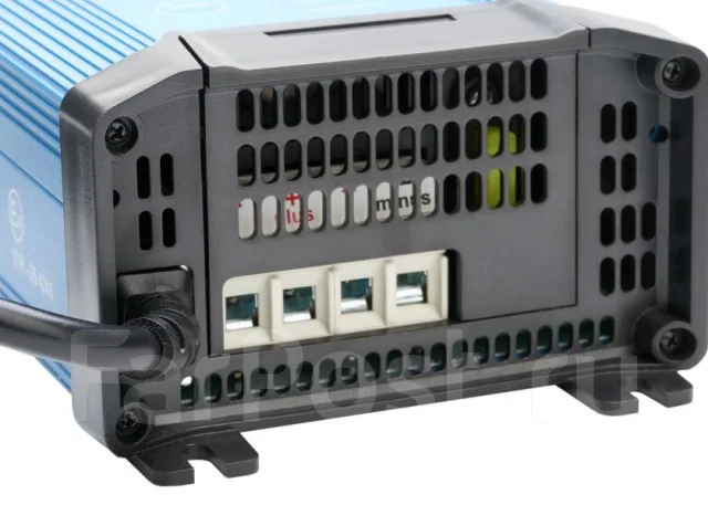 �������� ������ VICTRON BPC121544002 Blue Smart Charger IP22 12 � / 15 � / 3 ����
