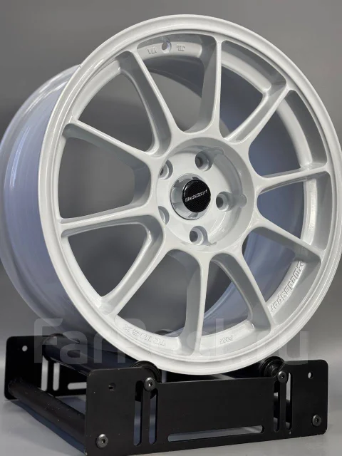 Weds Sport TC105X. 8.0x17", 5x114.3, ET35, �� 73,1���. ����