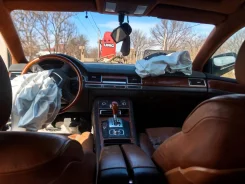 Audi A8 ����