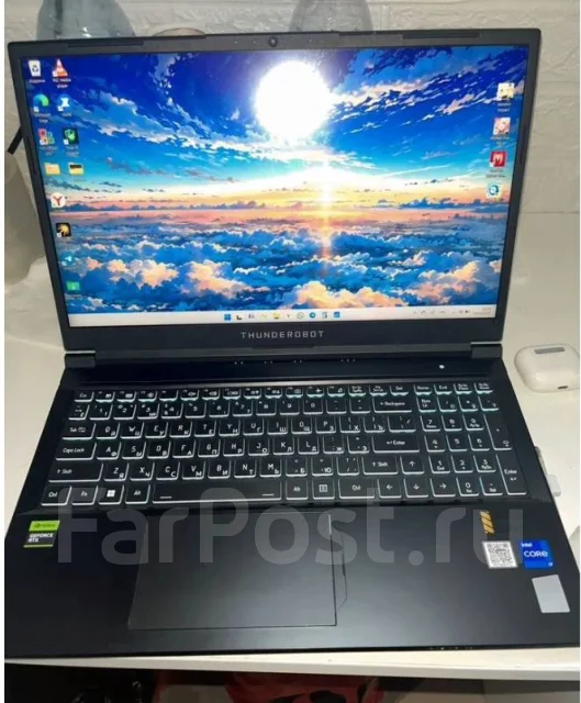 Thunderobot. 15.6", 2,4����, ��� 16 ��, ���� 512���, WiFi: 1, Bluetooth: 1, ����������� �� 4��. ����