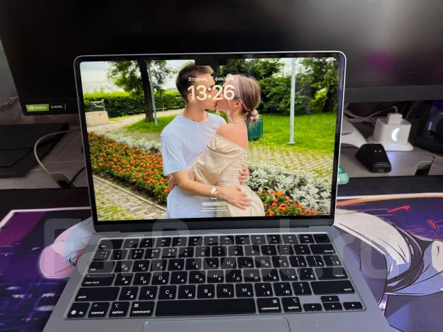 Apple MacBook. 13.6", 4����, ��� 16 ��, ���� 512���, WiFi: 1, Bluetooth: 1, ����������� �� 16��. ����